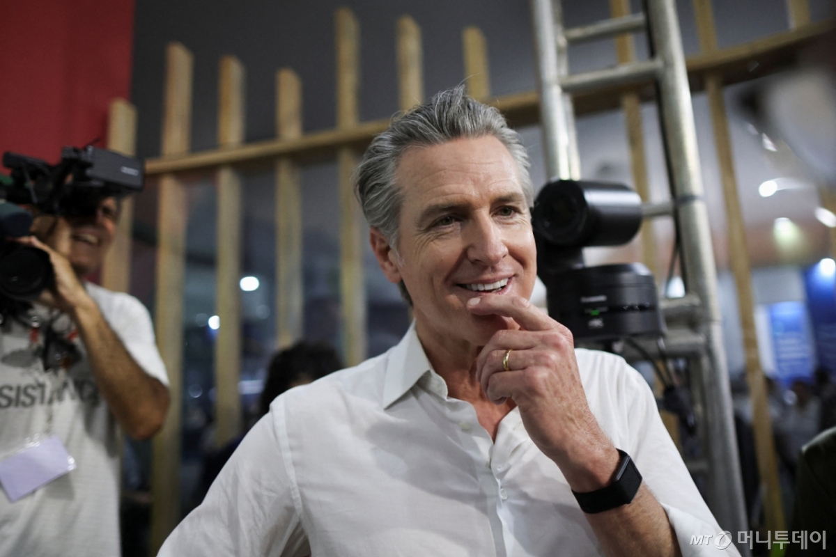 (벨렝 로이터=뉴스1) 이창규 기자 = 개빈 뉴섬 미국 캘리포니아 주지사가 11일(현지시간) 브라질 벨렝에서 열린 제30차 유엔기후변화협약 당사국총회(COP30)에 참석했다. 2025.11.11.  ⓒ 로이터=뉴스1  Copyright © 뉴스1. All rights reserved. 무단 전재 및 재배포,  AI학습 이용 금지. /사진=(벨렝 로이터=뉴스1) 이창규 기자