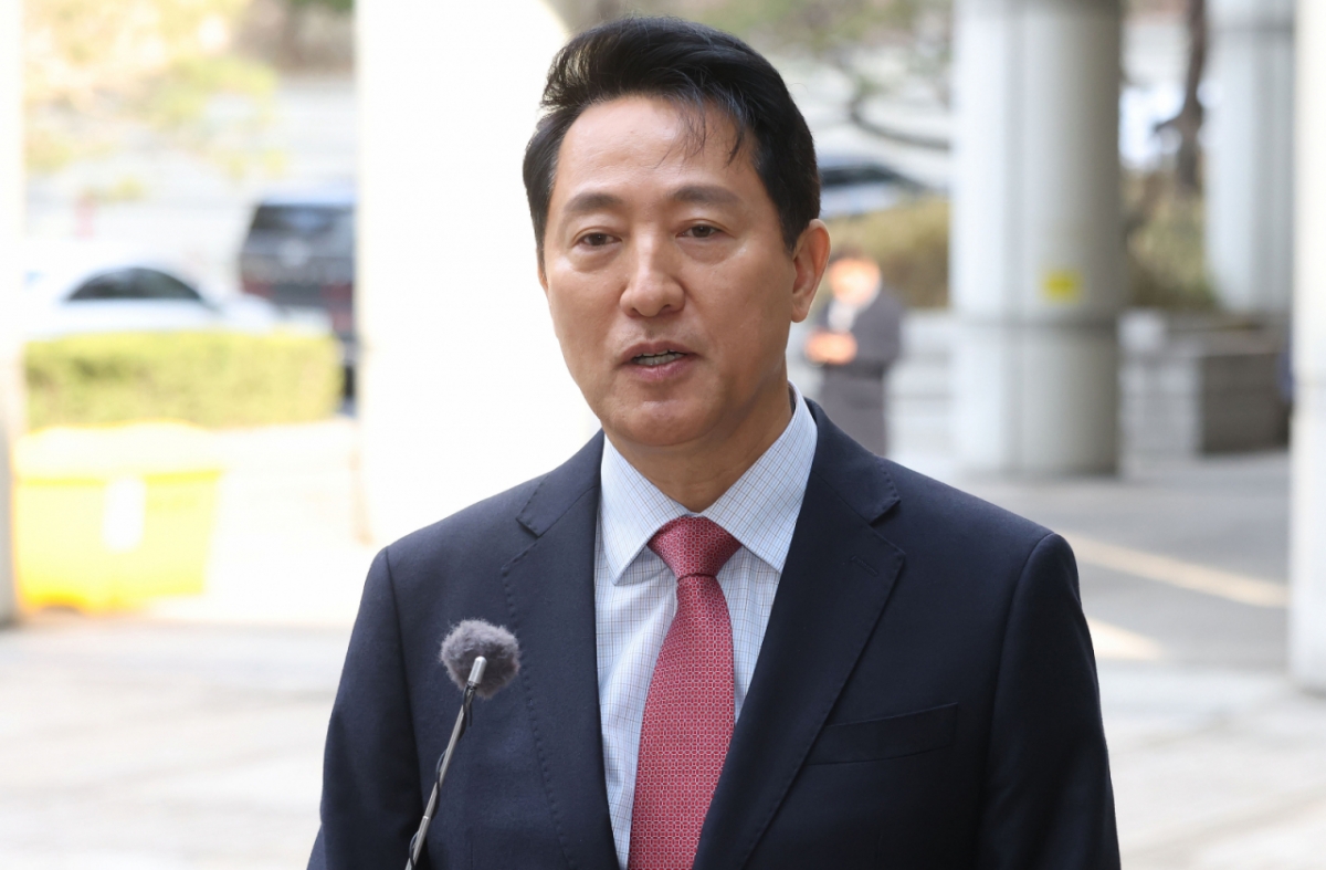 명태균 여론조사비 대납 의혹으로 기소된 오세훈 서울시장이 20일 오전 서울 서초구 서울중앙지방법원에서 열린 정치자금법 위반 혐의 관련 3차 공판에 출석하고 있다. /사진=뉴스1