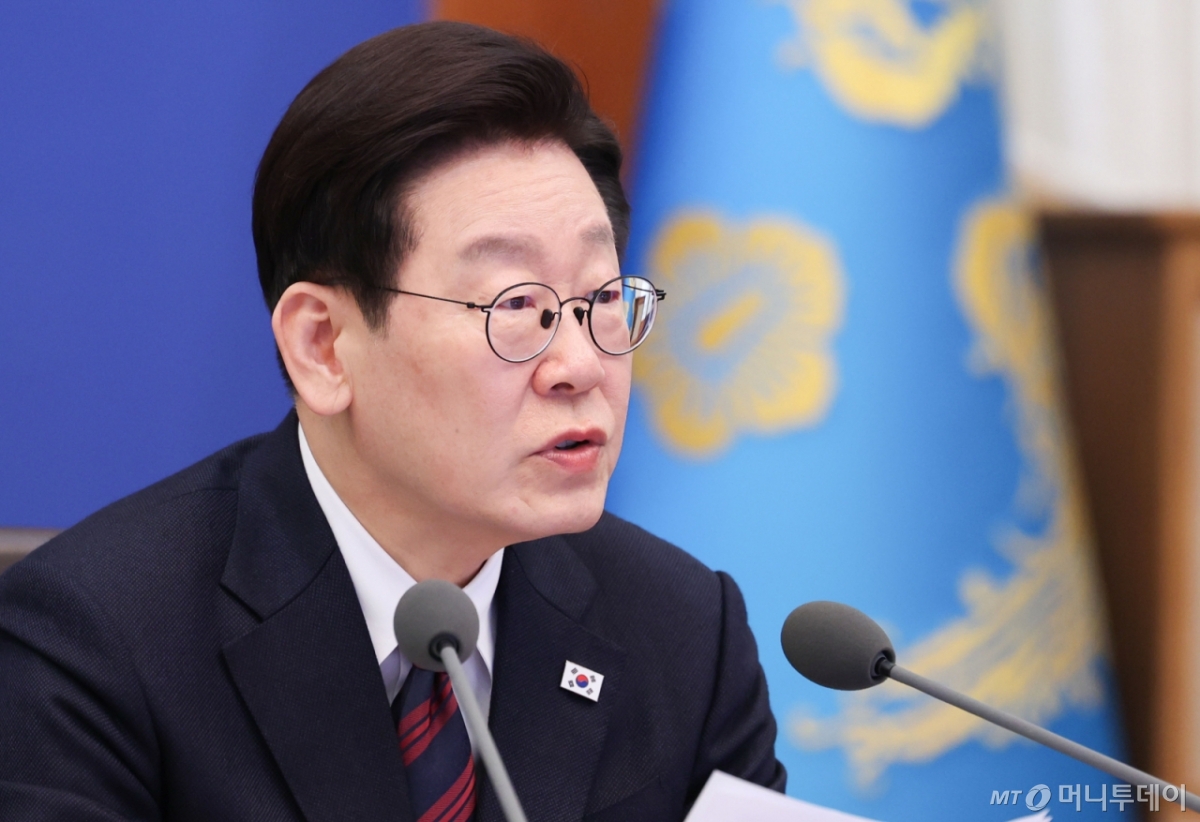 [서울=뉴시스] 고범준 기자 = 이재명 대통령이 19일 청와대에서 열린 수석보좌관회의에서 발언하고 있다. 2026.03.19. bjko@newsis.com /사진=