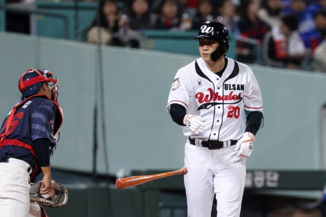 김동엽(오른쪽). /사진=울산 웨일즈 제공