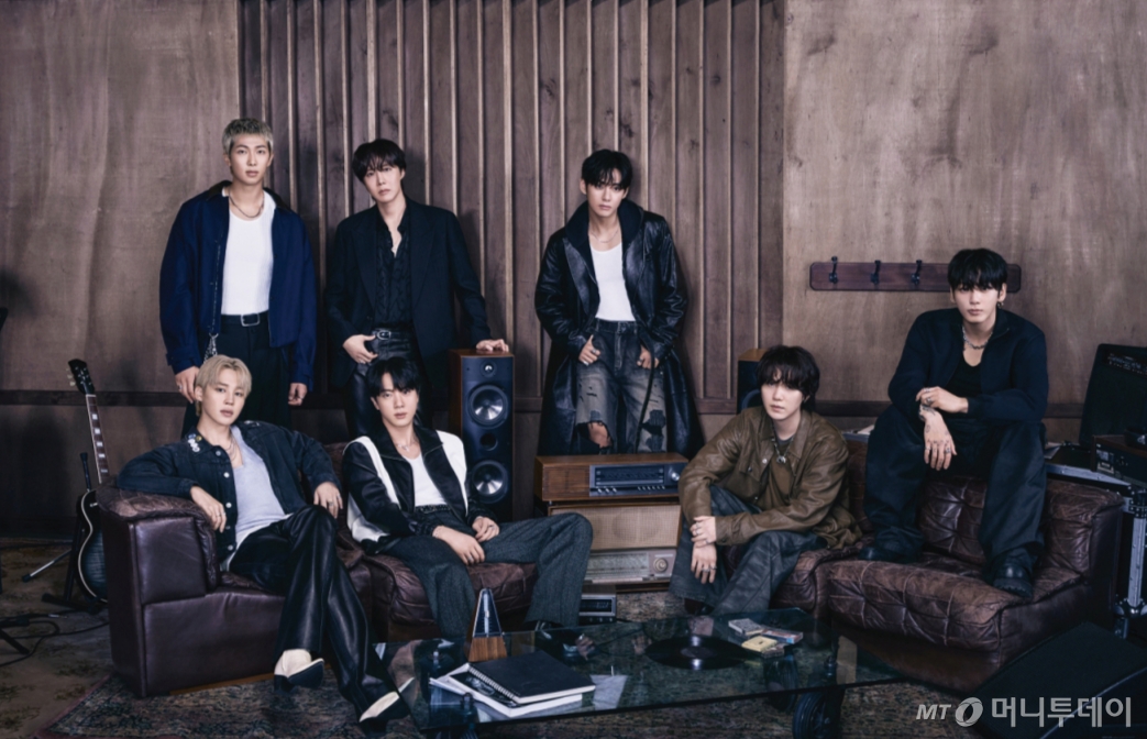 (서울=뉴스1) 김진환 기자 = 그룹 방탄소년단(BTS)이 20일 2022년 6월 앤솔러지 앨범 'Proof' 이후 3년 9개월만에 정규 5집 앨범 '아리랑'(ARIRANG)을 발표했다. (빅히트뮤직 제공, 재판매 및 DB 금지) 2026.3.20/뉴스1  Copyright © 뉴스1. All rights reserved. 무단 전재 및 재배포,  AI학습 이용 금지. /사진=(서울=뉴스1) 김진환 기자