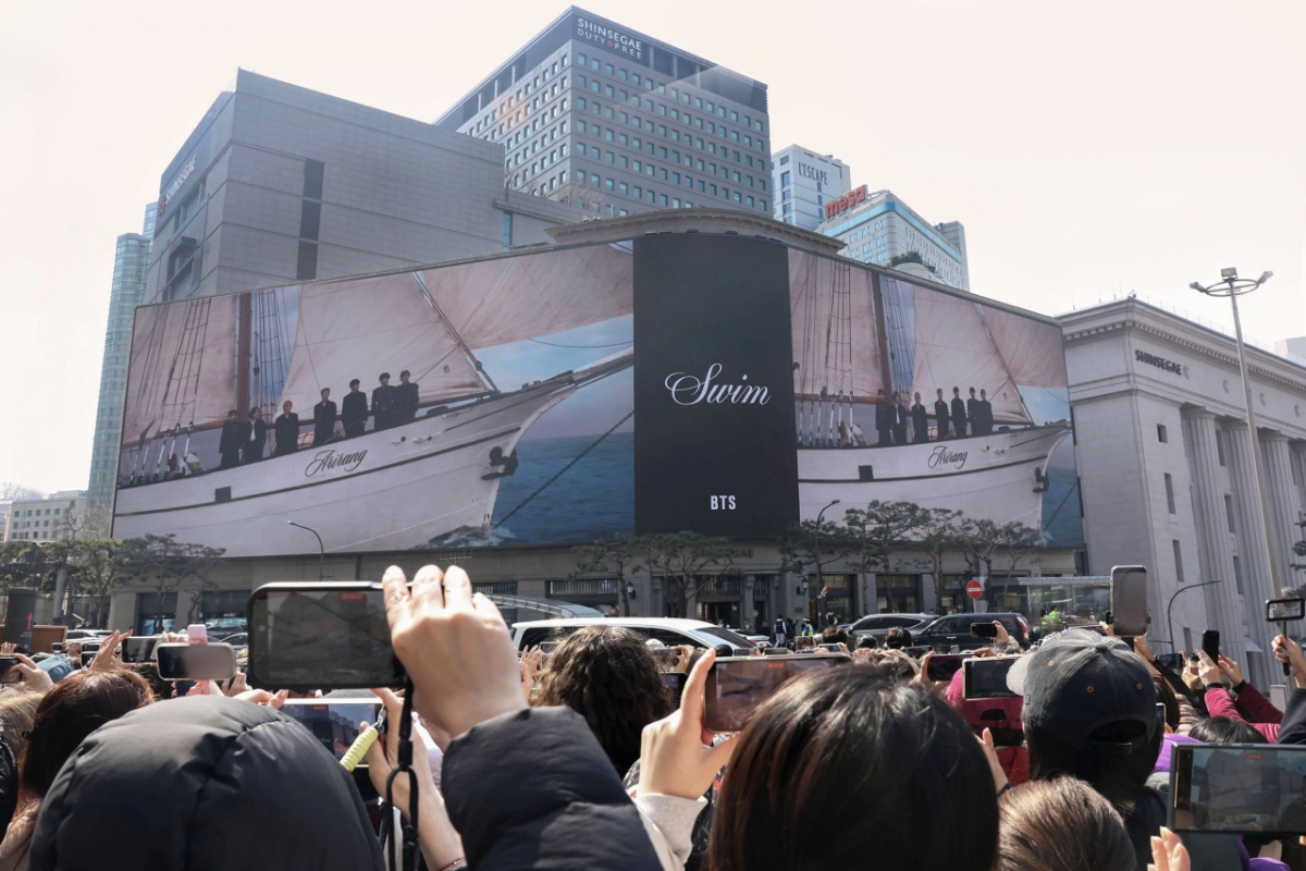 신세계백화점이 본점 신세계스퀘어에서 공개한 방탄소년단 컴백 기념 미디어아트./사진제공=신세계백화점