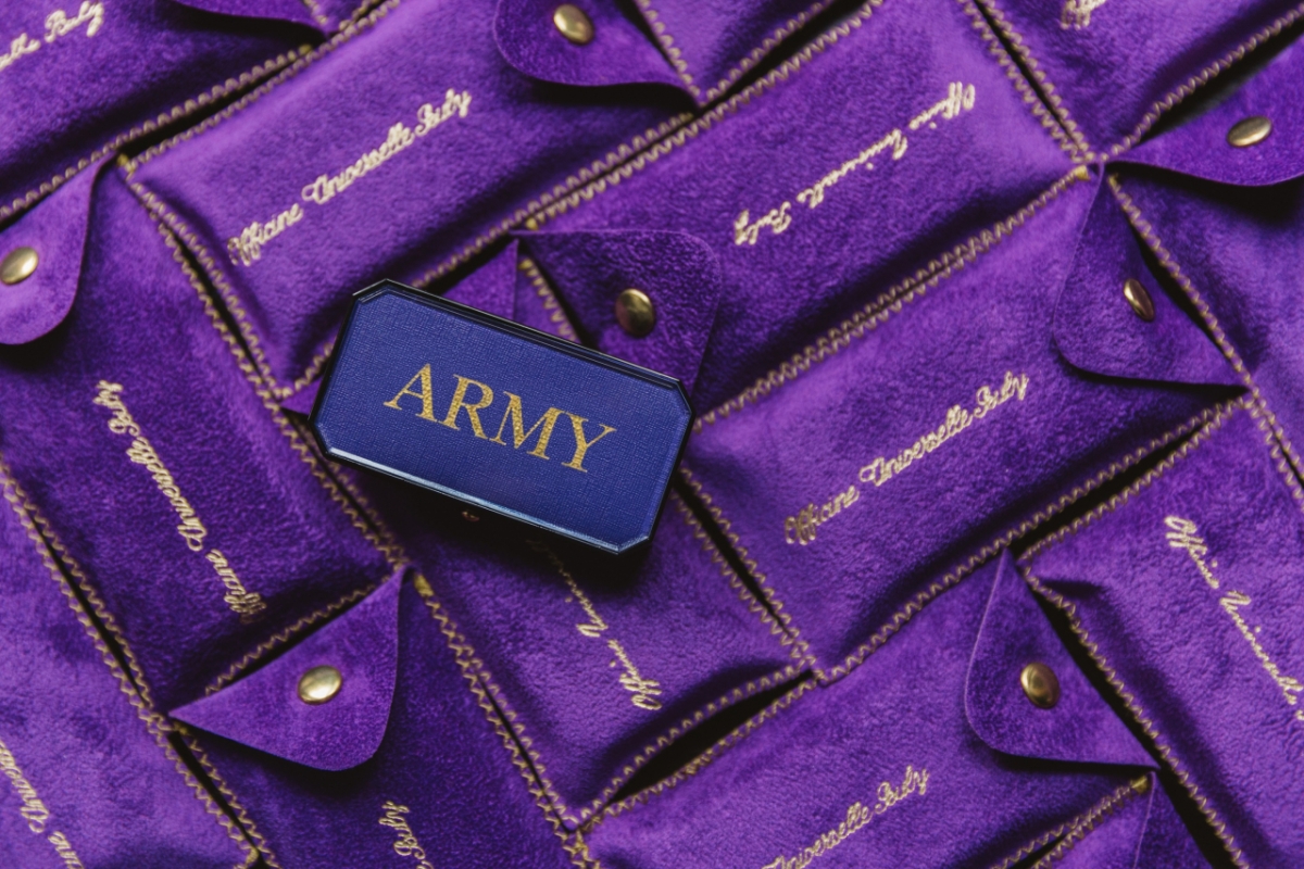 오피신 유니버셀 불리 ‘ARMY’ 특별 증정품./사진제공=LF