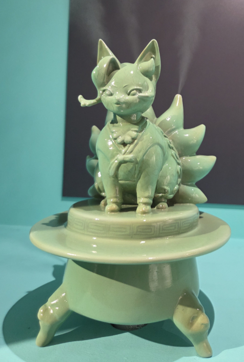 새로중앙박물관에 전시된 '청자 구미호뚜껑향로'. 새로구미 컨셉을 차용해 고려시대 유물을 가정해 제작한 것이다. /사진=차현아 기자. 