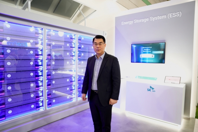 지난 13일 서울 코엑스에서 진행된 '인터배터리 2026' 현장을 찾은 김태의 SK온 ESS 세일즈실장이 머니투데이와 인터뷰를 하고 있다./사진=최경민 기자 