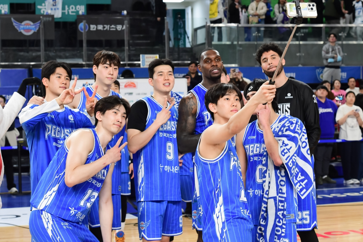 대구 한국가스공사 승리 기념 사진. /사진=KBL 제공
