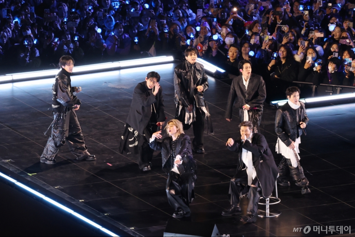 방탄소년단(BTS)이 21일 서울 광화문광장에서 컴백 기념 공연인 'BTS 컴백 라이브: 아리랑'을 펼치고 있다. 2026.3.21 사진공동취재단 /사진=이기범