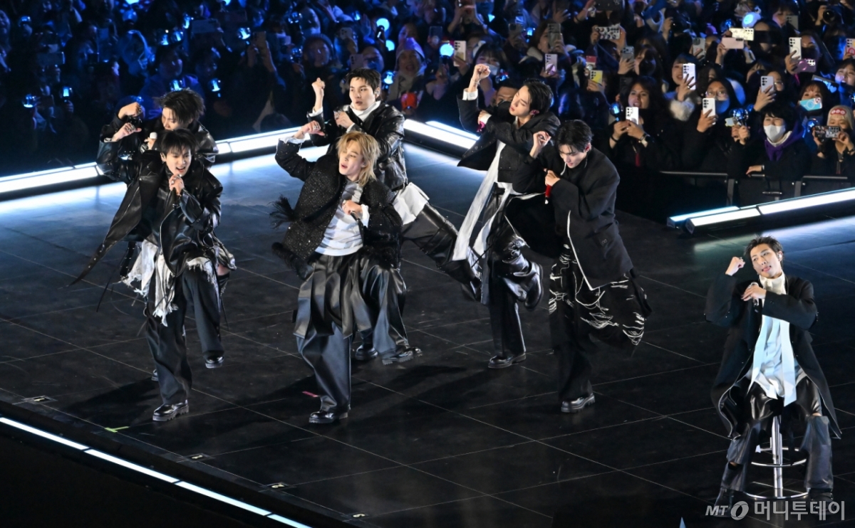 그룹 방탄소년단(BTS)이 21일 서울 광화문 광장에서 무료 복귀 공연 'BTS 컴백 라이브: 아리랑'(BTS THE COMEBACK LIVE | ARIRANG)을 펼쳐졌다. BTS가 공연을 펼치고 있다. 2026.03.21. =사진공동취재단 /사진=이기범