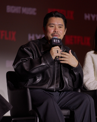 BTS 다큐멘터리 연출을 맡은 바오 응우옌 감독이 발언하고 있다./사진=넷플릭스 제공