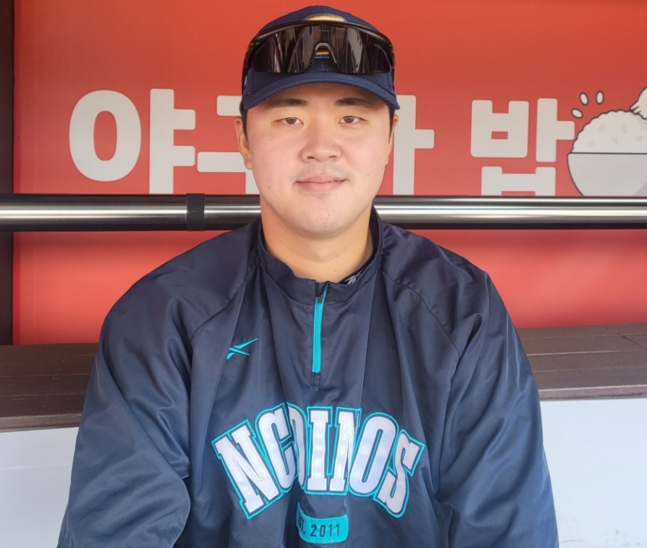 NC 김형준이 21일 KT전을 앞두고 스타뉴스와 인터뷰를 하고 있다. /사진=안호근 기자