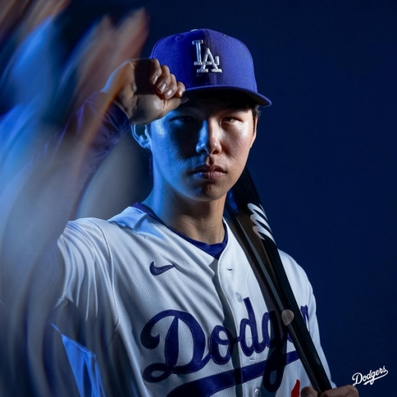 LA 다저스 김혜성이 시즌을 앞두고 프로필 촬영에서 포즈를 취하고 있다. /사진=LA 다저스 공식 SNS
