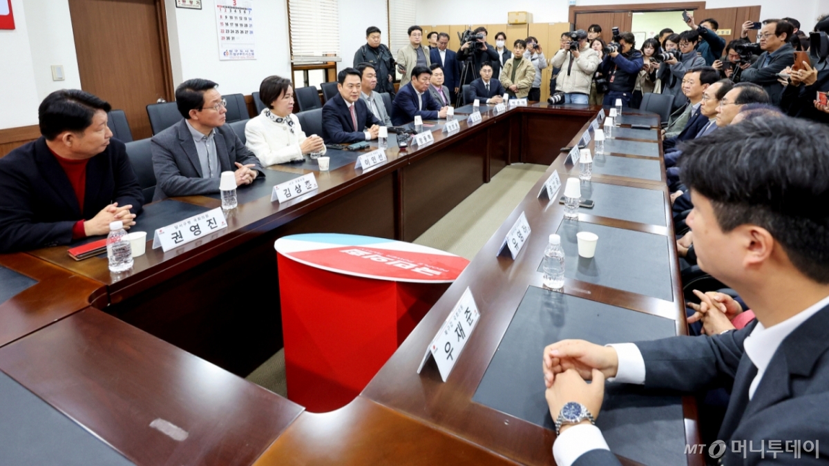 [대구=뉴시스] 이무열 기자 = 장동혁 국민의힘 대표가 22일 대구 수성구 국민의힘 대구시당에서 열린 대구 국회의원 연석회의에서 발언하고 있다. 2026.03.22. lmy@newsis.com /사진=이무열