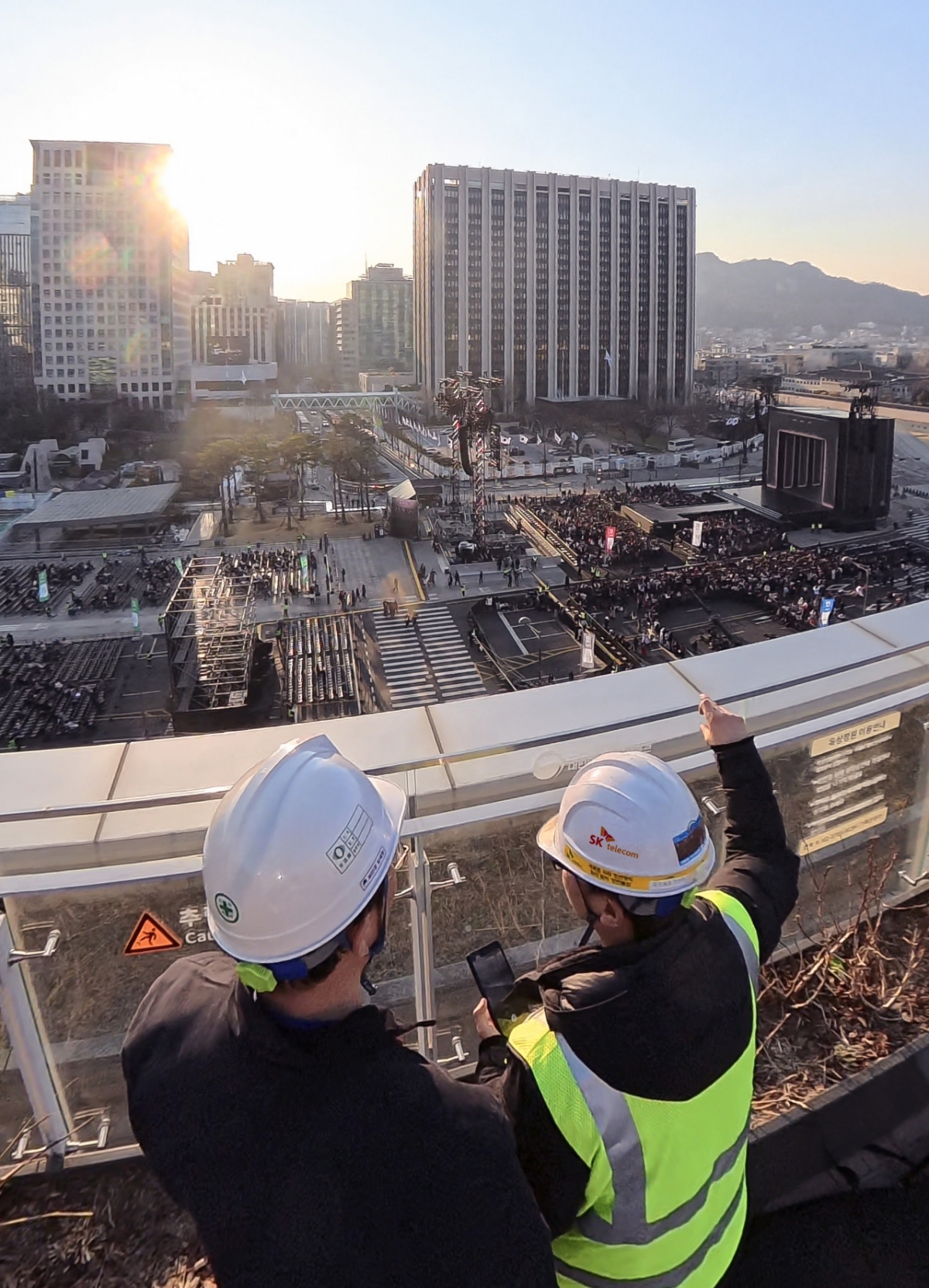 BTS 광화문 공연을 대비 중인 SKT 관계자들. 2026.03.22./사진제공=SK텔레콤
