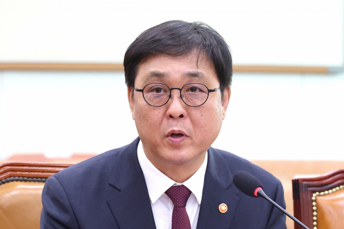 최휘영 문화체육관광부 장관이 지난 18일 서울 여의도 국회에서 열린 법제사법위원회 전체회의에서 의원 질의에 답변하고 있다. / 사진 = 뉴스1