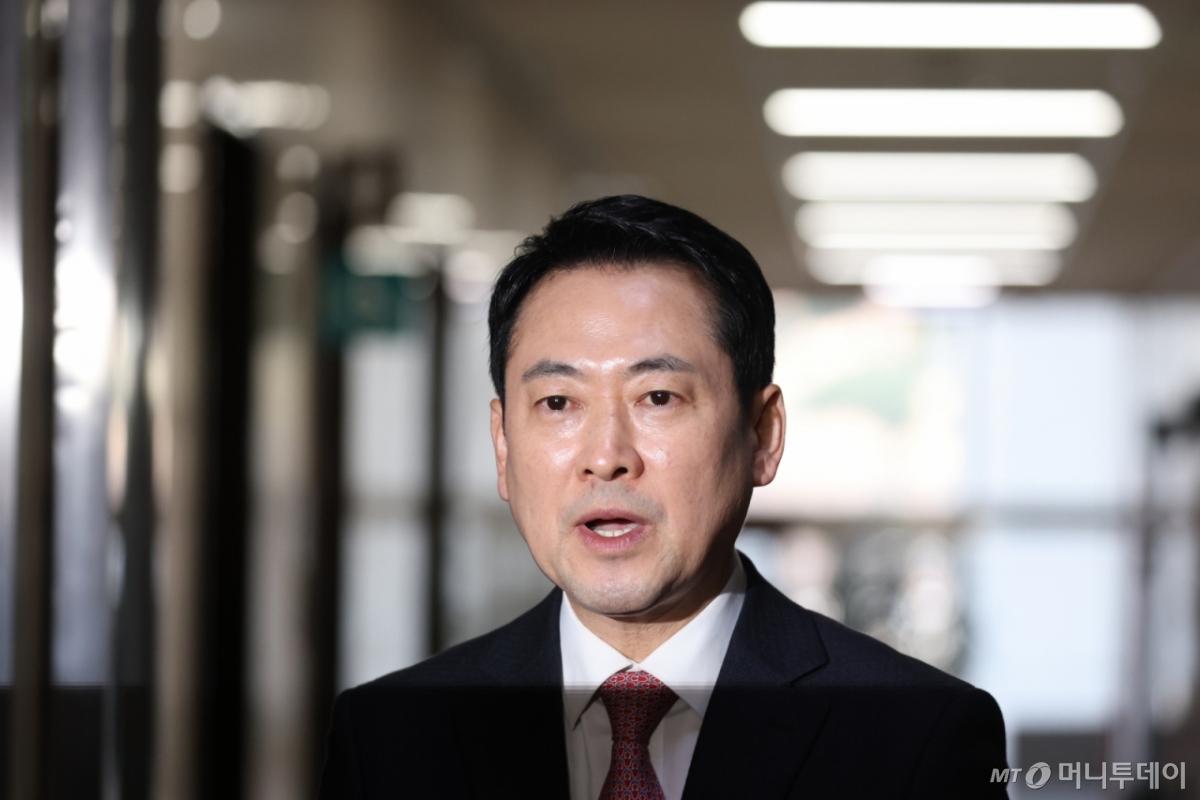 (서울=뉴스1) 이승배 기자 = 장동혁 국민의힘 대표가 22일 서울 여의도 국회에서 현안 관련 백브리핑을 하고 있다. 2026.3.22/뉴스1 Copyright © 뉴스1. All rights reserved. 무단 전재 및 재배포, AI학습 이용 금지. /사진=(서울=뉴스1) 이승배 기자