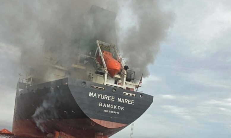지난 11일 호르무즈 해협을 항해하던 태국 화물선 마유레 나레호가 공격을 받은 모습. /사진=뉴시스