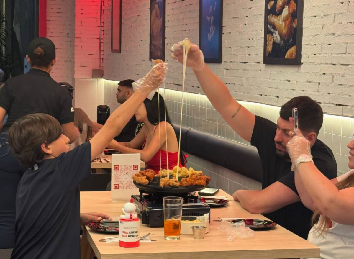 콜롬비아 메데진 프로벤사 지역에 오픈한 BBQ 남미 1 호점 'BBQ 프로벤사점' 내부 모습. /사진제공=제너시스BBQ