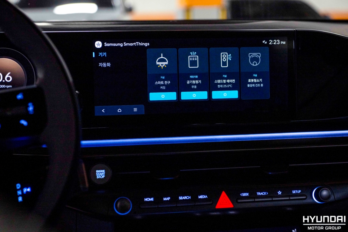  카투홈 서비스를 통해 차량과 연동된 기기/사진=현대차