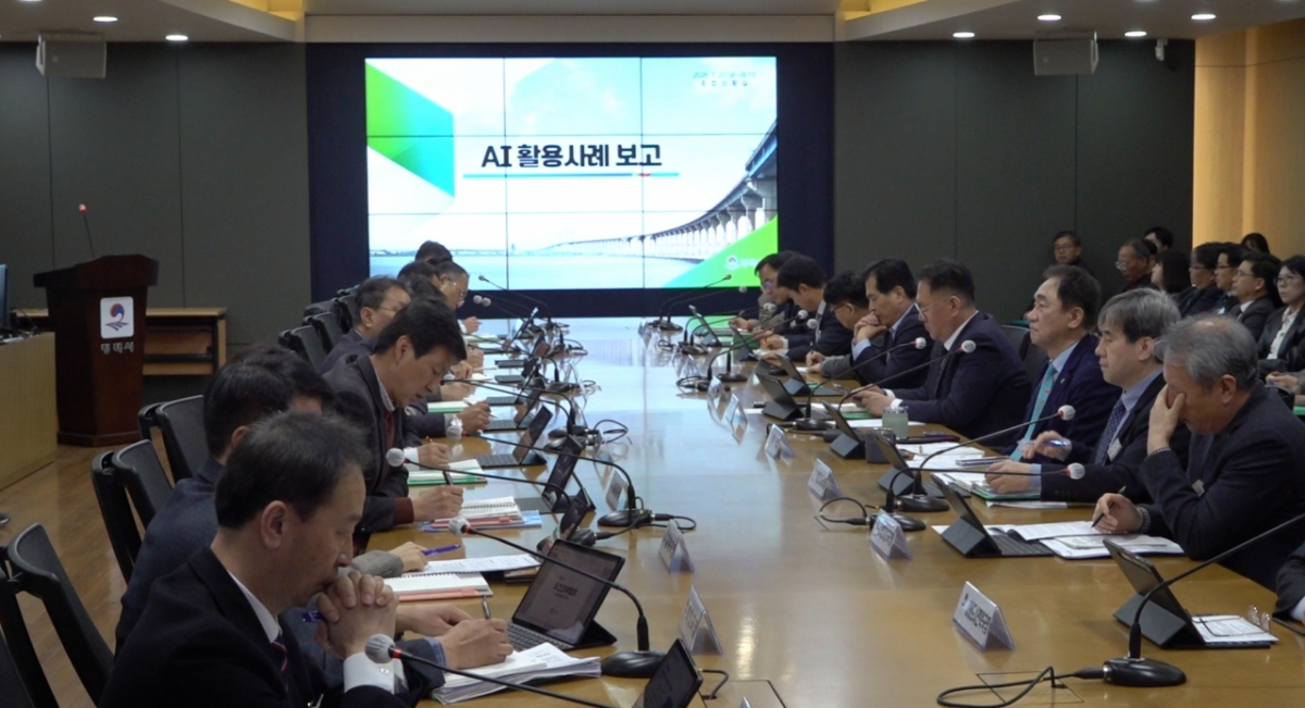 지난 20일 간부회의에서 AI행정 혁신을 논의했다./사진제공=평택시