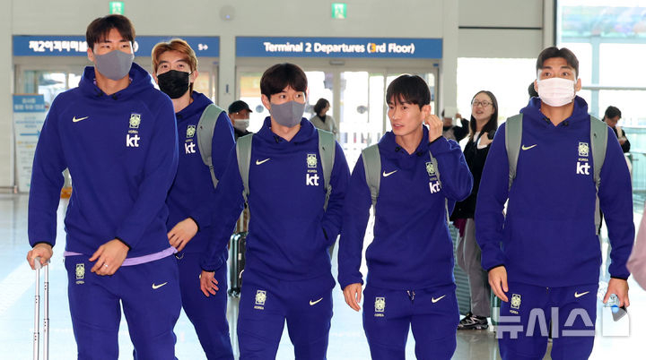 유럽 원정을 위해 출국하는 대한민국 국가대표팀 선수들. 송범근(왼쪽부터), 조현우, 김진규, 김문환, 박진섭. /사진=뉴시스