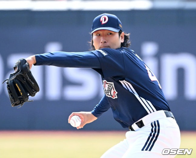 23일 KT전에서 투구하는 두산 곽빈. /사진=OSEN