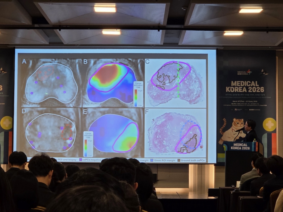 원준희 교수가 지난 20일 서울 강남 코엑스에서 열린 '메디컬 코리아 2026'에서 비뇨의학과의 인공지능(AI) 적용 사례를 소개하고 있다./사진=박정렬 기자