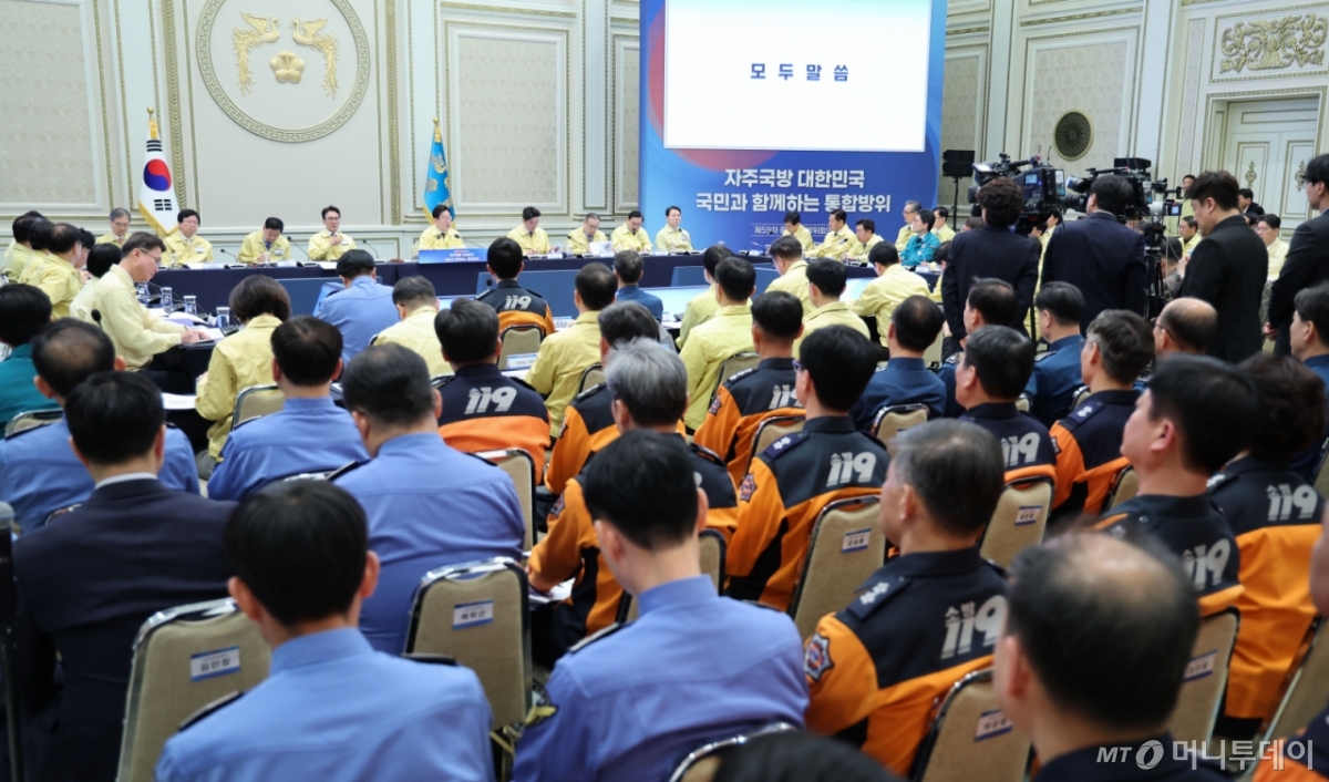 [서울=뉴시스] 고범준 기자 = 이재명 대통령이 23일 청와대에서 열린 제59차 중앙통합방위회의에서 발언하고 있다. 2026.03.23. bjko@newsis.com /사진=