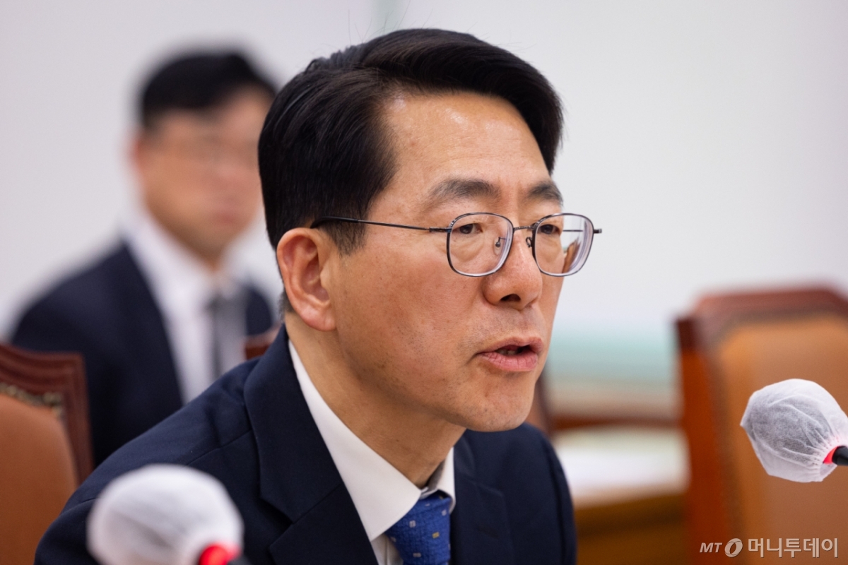 (서울=뉴스1) 유승관 기자 = 황종우 해양수산부 장관 후보자가 23일 서울 여의도 국회에서 열린 인사청문회에 출석해 의원 질의에 답하고 있다. 2026.3.23/뉴스1  Copyright © 뉴스1. All rights reserved. 무단 전재 및 재배포,  AI학습 이용 금지. /사진=(서울=뉴스1) 유승관 기자