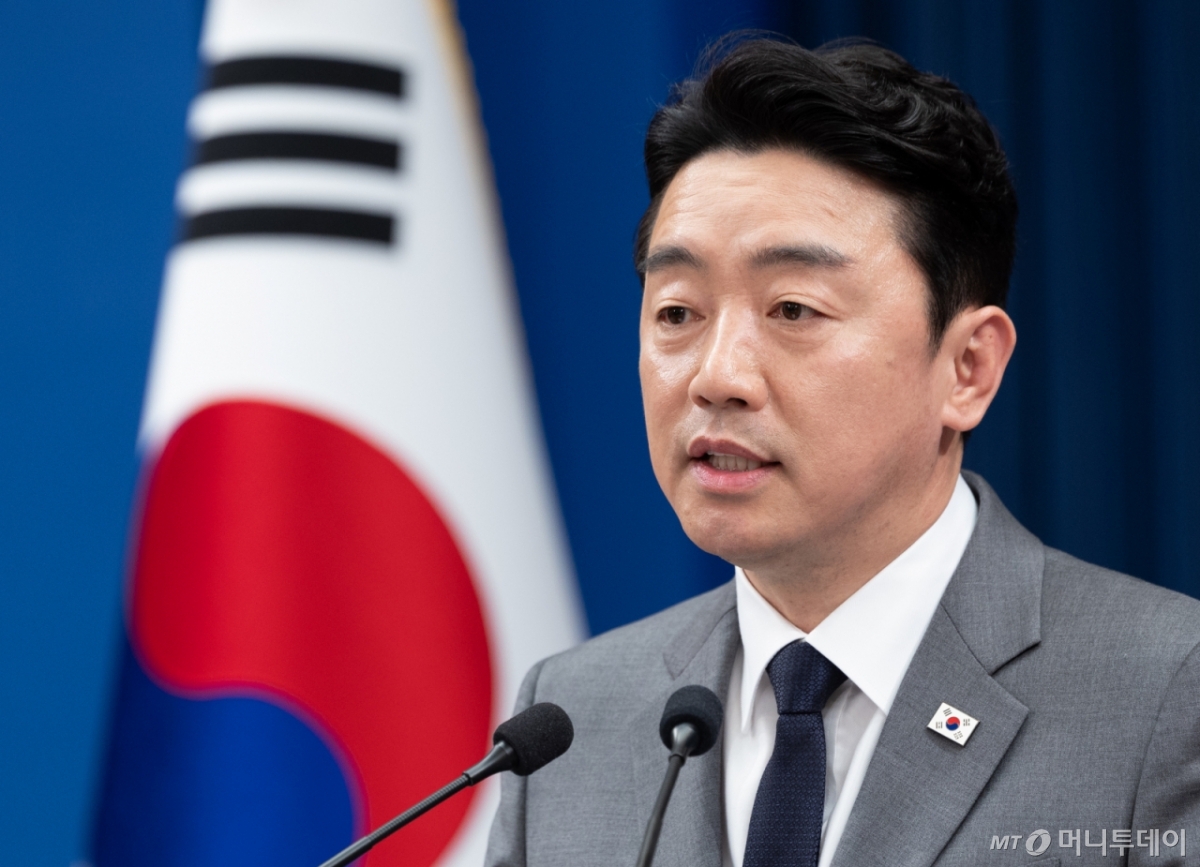 (서울=뉴스1) 이재명 기자 = 강훈식 비서실장이 18일 춘추관에서 전략경제협력 대통령 특사 UAE 방문 결과 브리핑을 하고 있다. 2026.3.18/뉴스1  Copyright © 뉴스1. All rights reserved. 무단 전재 및 재배포,  AI학습 이용 금지. /사진=(서울=뉴스1) 이재명 기자