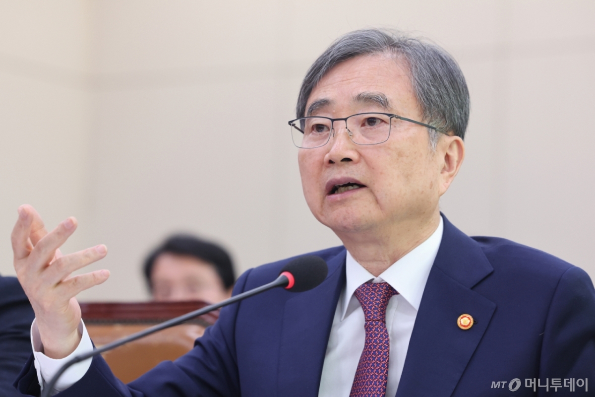 (서울=뉴스1) 신웅수 기자 = 조현 외교부 장관이 17일 서울 여의도 국회에서 열린 외교통일위원회 전체회의에서 의원 질의에 답변하고 있다. 2026.3.17/뉴스1 Copyright © 뉴스1. All rights reserved. 무단 전재 및 재배포, AI학습 이용 금지. /사진=(서울=뉴스1) 신웅수 기자