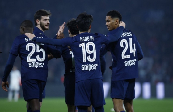 골이 터지자 기뻐하는 이강인(19번)과 PSG 선수들의 모습. /사진=PSG 공식 SNS 갈무리