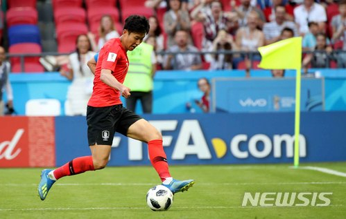 손흥민이 지난 2018년 6월 27일(현지시간) 러시아 카잔 아레나에서 열린 2018 러시아월드컵 조별리그 F조 3차전 대한민국-독일의 경기, 한국 손흥민이 후반 두번째 골을 넣고 있다./사진=뉴시스