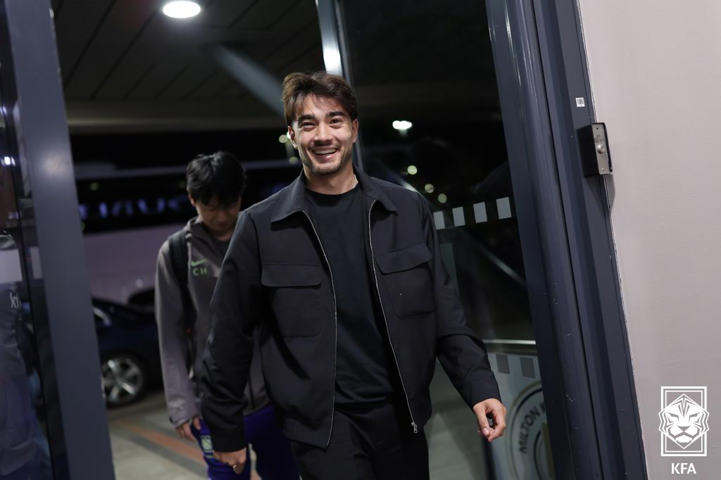 남자 축구대표팀 최초의 외국 태생 혼혈 선수인 옌스 카스트로프가 24일 영국 밀턴킨스에 도착해 대표팀에 합류하고 있다. /사진=대한축구협회 제공