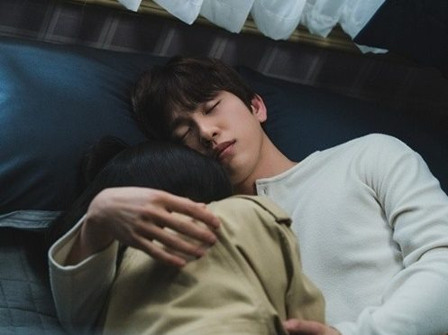 샤이닝 스틸 컷 / 사진=SLL, 카카오엔터테인먼트