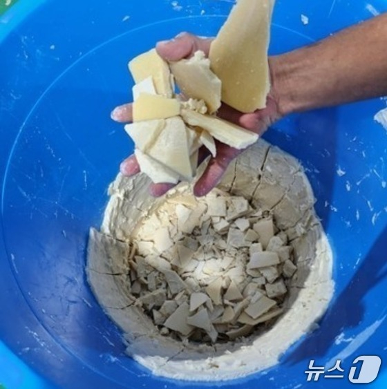 A씨 등 일당이 강원도 한 창고에서 제조한 고체 코카인. /사진제공=인천지검 