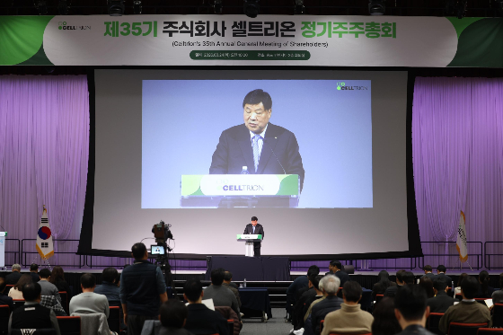 서정진 셀트리온그룹 회장이 24일 인천 송도 컨벤시아에서 열린 정기 주총에서 발언하고 있다. /사진=셀트리온