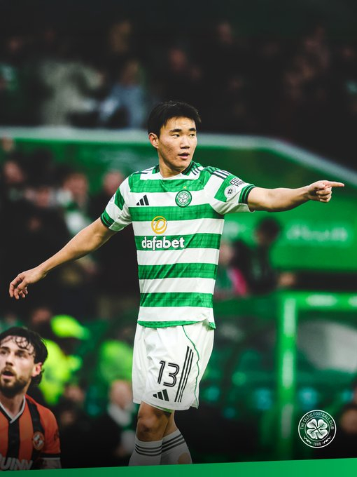 양현준이 지난 11일(한국시간) 스코틀랜드 글래스고의 셀틱 파크에서 열린 2025~2026시즌 스코틀랜드 프리미어십 22라운드에서 동료들에게 손짓을 보내고 있다. /사진=셀틱 공식 SNS 갈무리