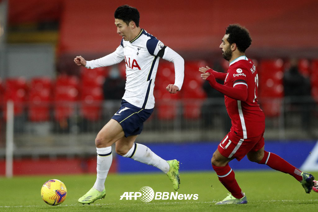 잉글랜드 프리미어리그 시절 손흥민과 모하메드 살라. /AFPBBNews=뉴스1