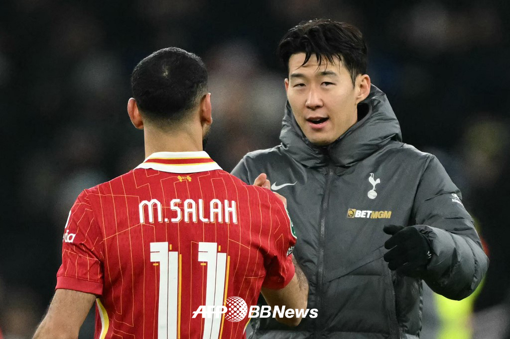 잉글랜드 프리미어리그 시절 손흥민과 모하메드 살라. /AFPBBNews=뉴스1