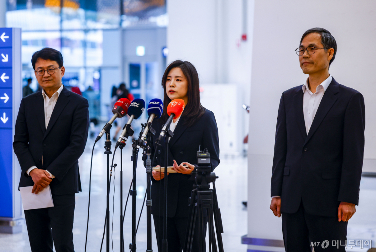 이지연 초국가범죄특별대응TF 법무부 국제형사과장이 25일 인천국제공항 제2터미널에서 '필리핀 마약왕' 박왕열 씨가 송환된 뒤 관련 브리핑을 하고 있다./사진=머니투데이 DB