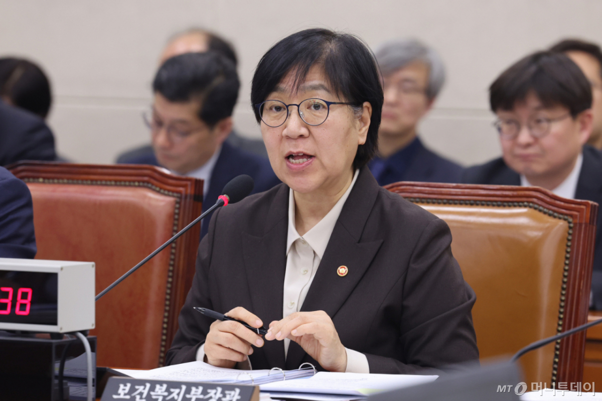 (서울=뉴스1) 신웅수 기자 = 정은경 보건복지부 장관이 10일 서울 여의도 국회에서 열린 보건복지위원회 전체회의에서 의원 질의에 답변하고 있다. 2026.3.10/뉴스1  Copyright © 뉴스1. All rights reserved. 무단 전재 및 재배포,  AI학습 이용 금지. /사진=(서울=뉴스1) 신웅수 기자