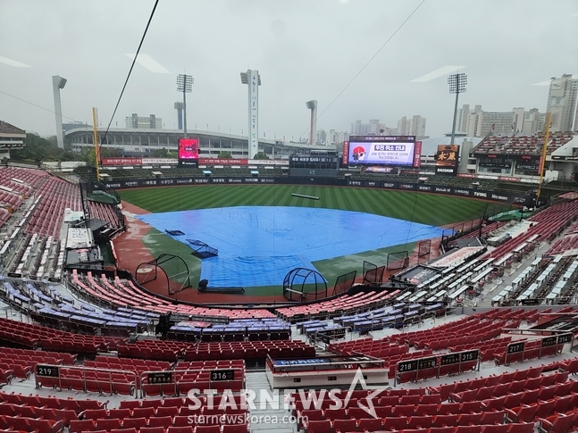 지난해 9월 우천취소된 수원KT위즈파크의 모습. /사진=박수진 기자