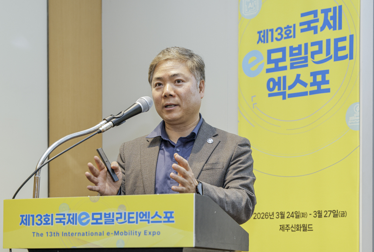 '국제해사기구(IMO) 자율운항선박 코드 채택과 향후 기술개발 방향'을 주제로 발표하는 박한선 해양수산개발원 선임연구원./사진제공=한국자동차기자협회