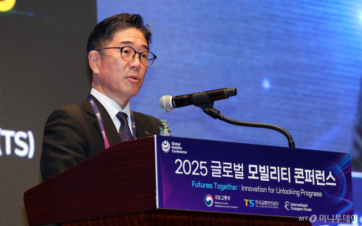 [서울=뉴시스] 김혜진 기자 = 정용식 한국교통안전공단 이사장이 9일 오전 서울 중구 웨스틴 조선호텔에서 열린 2025 글로벌 모빌리티 콘퍼런스에서 환영사를 하고 있다. 2025.09.09. jini@newsis.com /사진=김혜진