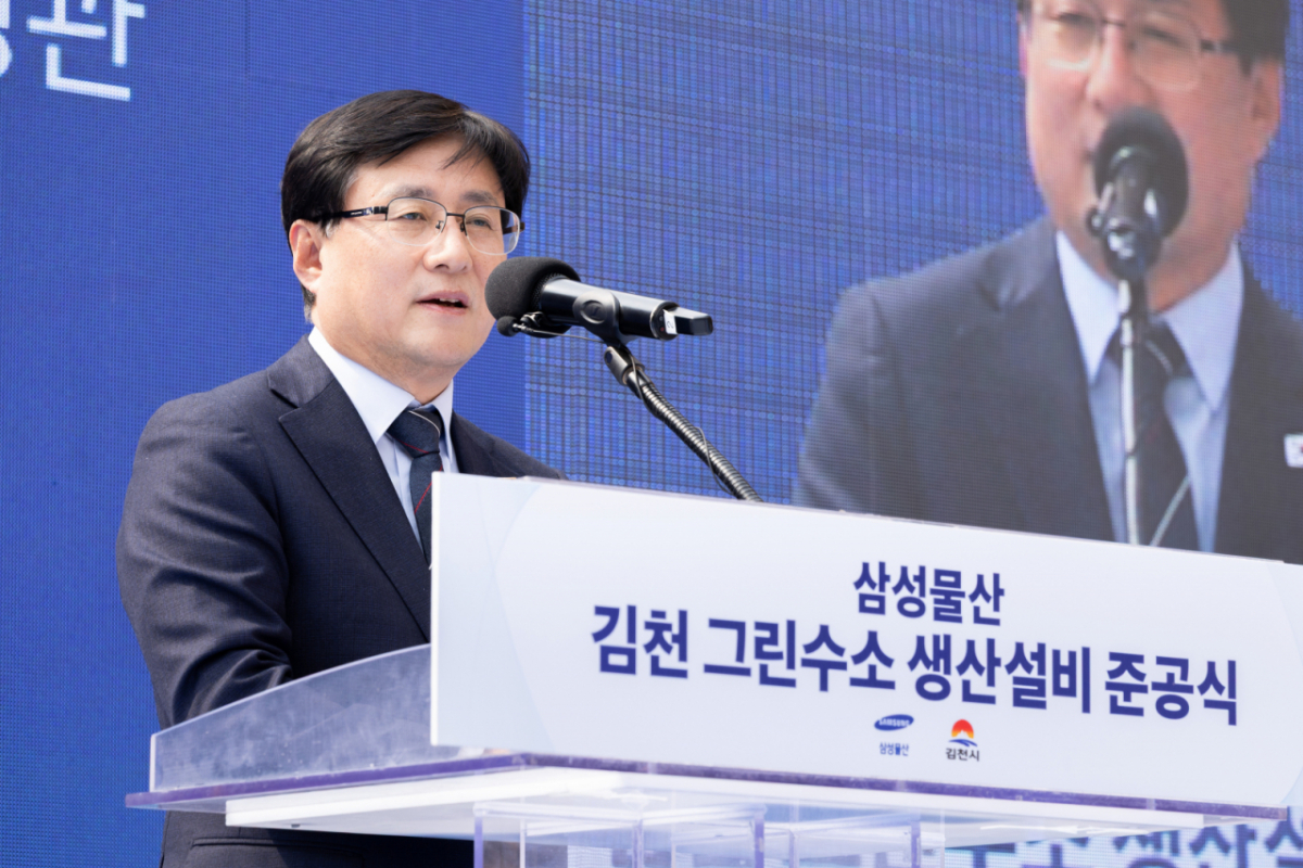 김성환 기후에너지환경부 장관이 25일 경북 김천시 소재 태양광2발전소에서 열린 삼성물산 그린수소 생산설비 준공식에 참석해 축사를 하고 있다. /사진제공=기후에너지환경부