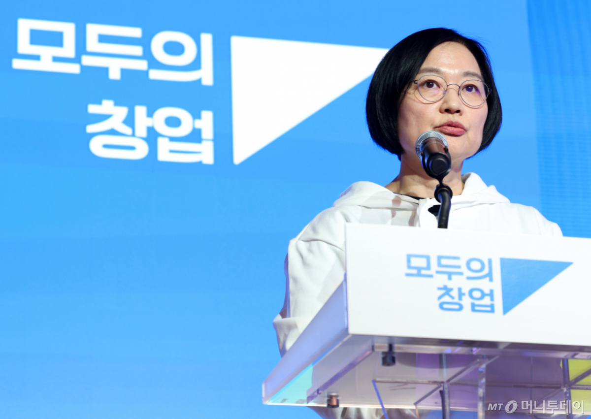 한성숙 중소벤처기업부 장관이 25일 오후 서울 서초구 드림플러스 강남에서 열린 모두의 창업 발대식에 참석해 인사말을 하고 있다./사진=뉴시스.