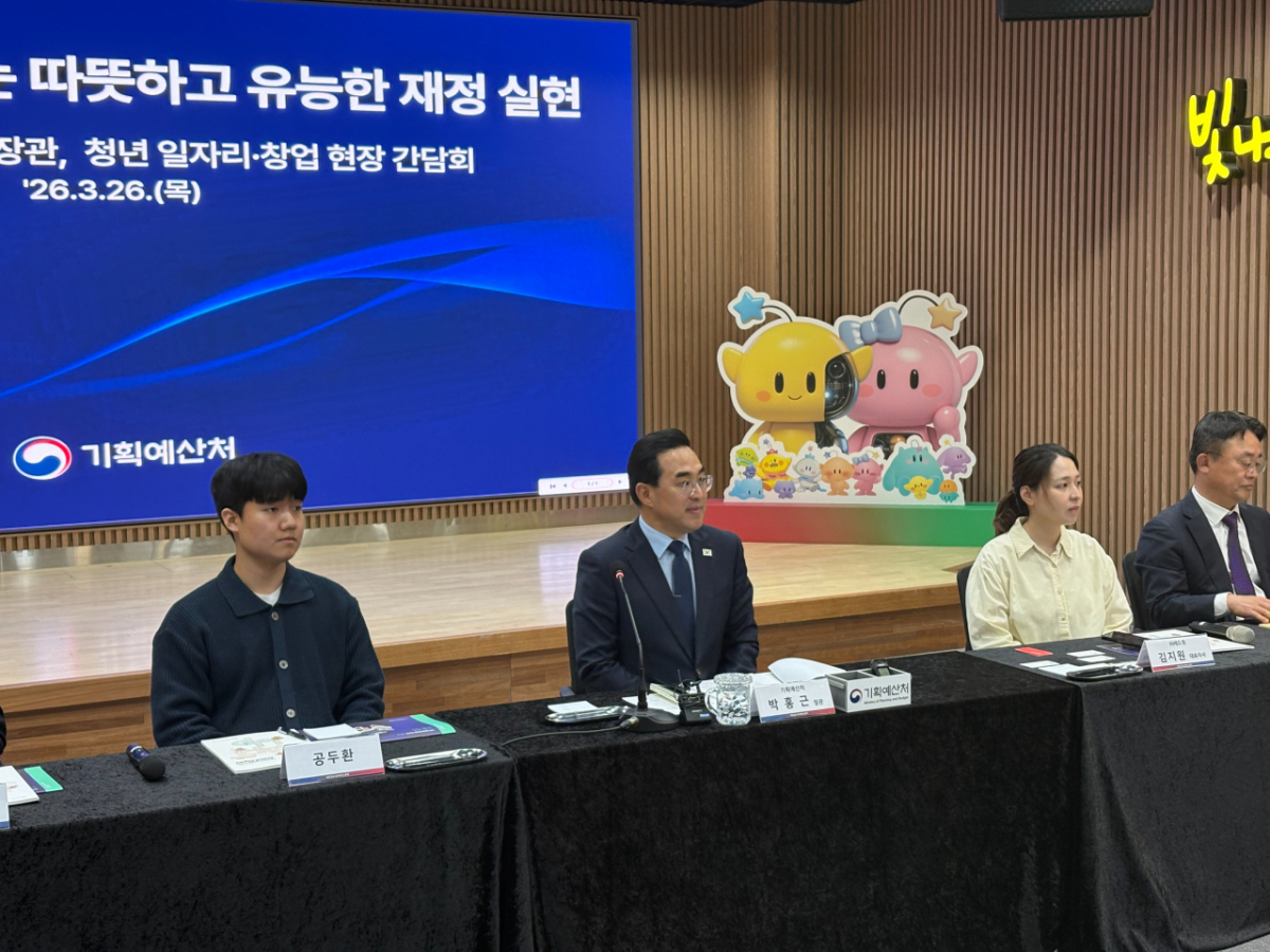 박홍근 기획처 장관은 26일 대전 스타트업 파크를 찾아 청년들과 취·창업을 활성화하기 위한 정책간담회를 개최했다/사진=김온유 기자