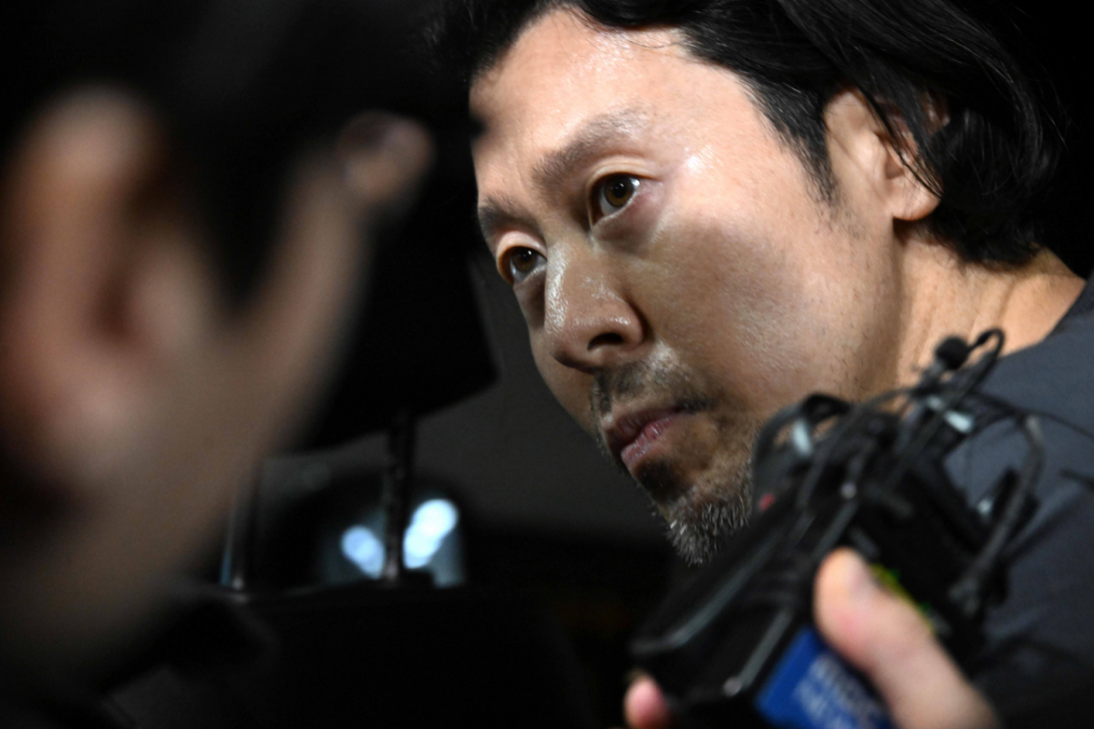 항공사 기장 살해 혐의로 구속된 김동환(49)이 검찰 송치를 위해 26일 부산진경찰서에서 호송차량으로 이동하고 있다. /사진=뉴시스