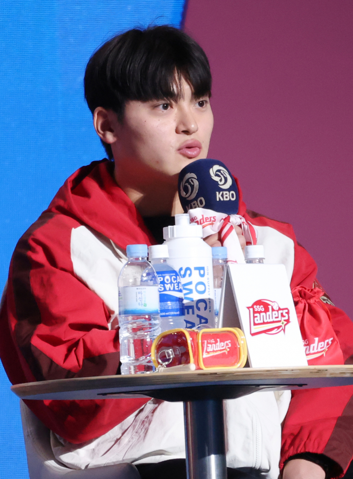 SSG 랜더스 조병현이 26일 서울 잠실 롯데호텔 월드에서 열린 '2026 신한 SOL KBO 리그 미디어데이'에서 출사표를 밝히고 있다. /사진=김진경 대기자