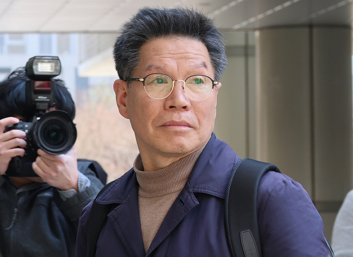 지난 20일 일본군 위안부 피해자 모욕 및 허위 사실을 유포한 혐의를 받는 김병헌 위안부법폐지국민행동 대표가 서울 서초구 서울중앙지법에서 영장실질심사를 받기 위해 출석하고 있는 모습./사진=뉴스1.